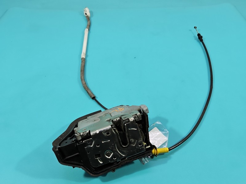 Zamek przód lewy 8253431 Bmw e46 EUROPA Producent części: BMW, 7pin