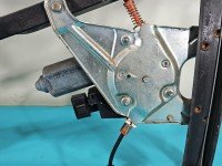 Podnośnik przód prawy Audi A3 8L 3d HB