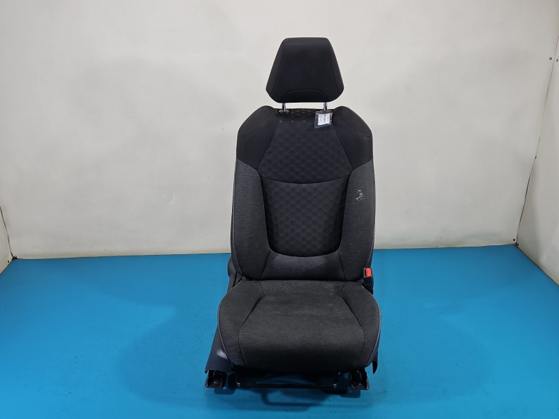 Fotel prawy przód pasażera Toyota Corolla E21 19- 4d EUROPA