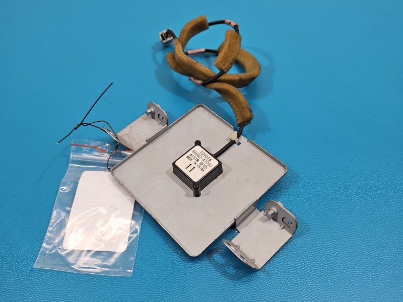 Antena Toyota Prius II XW20 03- 86860-47060