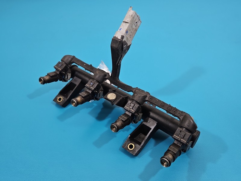 Wtryskiwacz Peugeot 206 01F002A 1.4 8V wiel