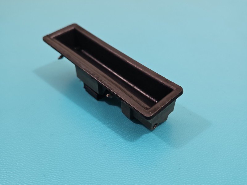 Klamka klapy tył Audi A8 D3 4E0827565A