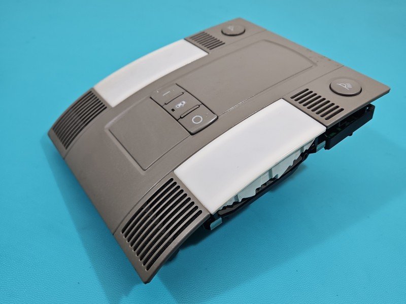 Lampa kabiny lampka Audi A8 D3 4E0907135A Lampa kabiny lampka Audi A8 D3 4E0907135A