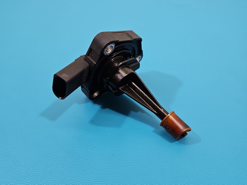 Czujnik poziomu oleju AUDI Q5 08- 03C907660R 3.0 tfsi