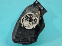 Lampa tył lewa Producent części: FIAT, naderwane mocowanie / Z LISTWĄ ŻARÓWKOWĄ Fiat Bravo II HB
