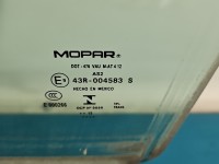 Szyba drzwi przód lewa Fiat Freemont