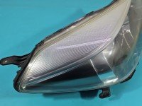 Reflektor prawy lampa przód Toyota Yaris III EUROPA