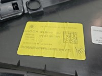 Tapicerka drzwi przód lewa boczek Skoda Superb IV