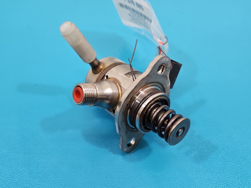 pompka Pompa paliwa Benzyna, WYSOKIEGO CIŚNIENIA Skoda Octavia III 1.5 TSI 05E127027