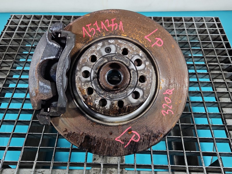 Zwrotnica lewa piasta przód 2.0 tdi Vw Passat B8