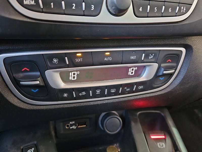 Konsola panel nawiewu Renault Scenic III 275100026R