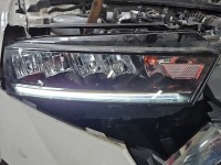 Reflektor prawy lampa przód Skoda Octavia IV EUROPA 5E4941016, 030111823200