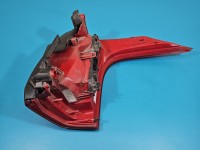 Lampa tył lewa Peugeot, Uszkodzone dwa zaczepy trzymający wkład. Peugeot 5008 HB