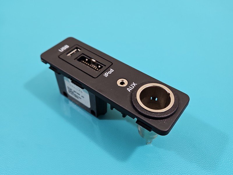 Gniazdo USB JAGUAR XF I X250 8X23-19C166-AD, A2C53278681, A2C53252704 Gniazdo USB JAGUAR XF I X250 8X23-19C166-AD, A2C53278681, A2C53252704