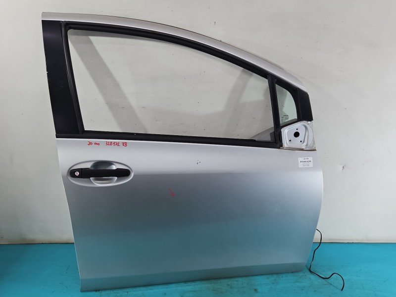Drzwi przód prawe Toyota Yaris II 5d srebrny 1E7 Drzwi przód prawe Toyota Yaris II 5d srebrny 1E7