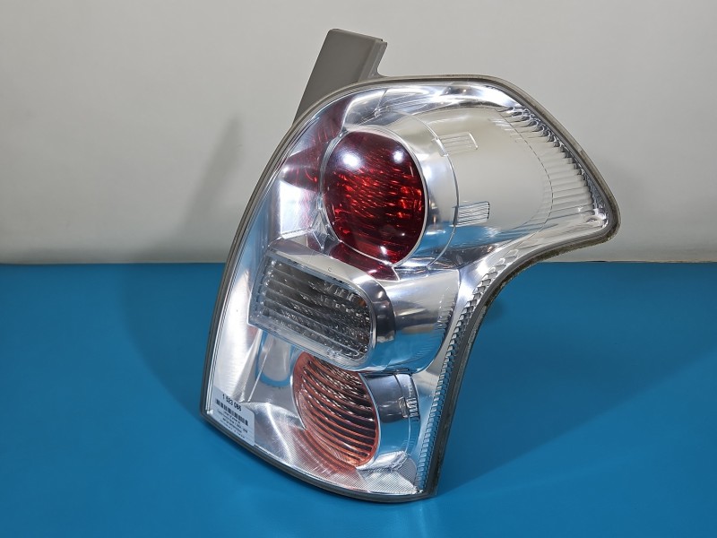 Lampa tył prawa TOYOTA, FARBA / LIFT 07-09 / Z LISTWĄ ŻARÓWKOWĄ Toyota Corolla Verso II HB