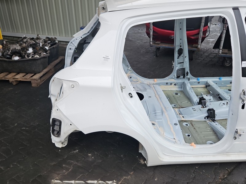 Błotnik tył prawy ćwiartka Toyota Yaris III 040 HB