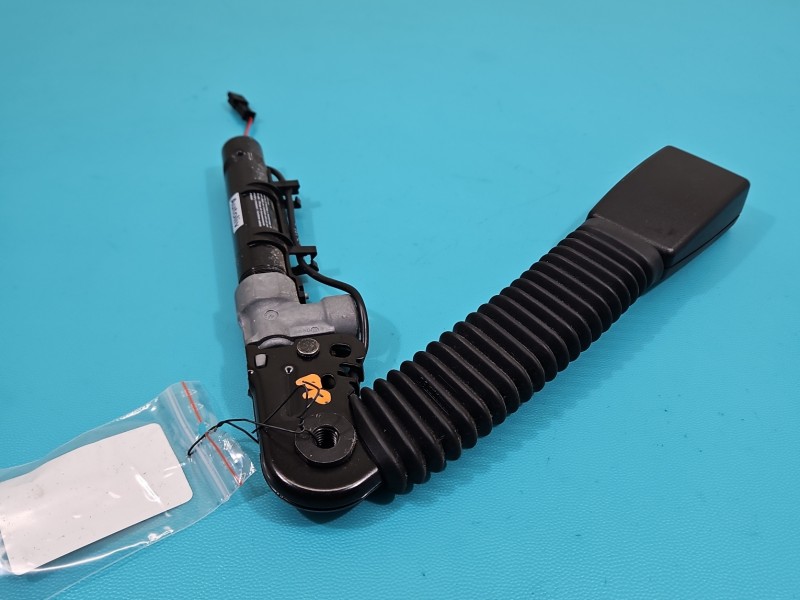 Pas bezpieczeństwa przód prawy pasażera BMW F01 615796400B