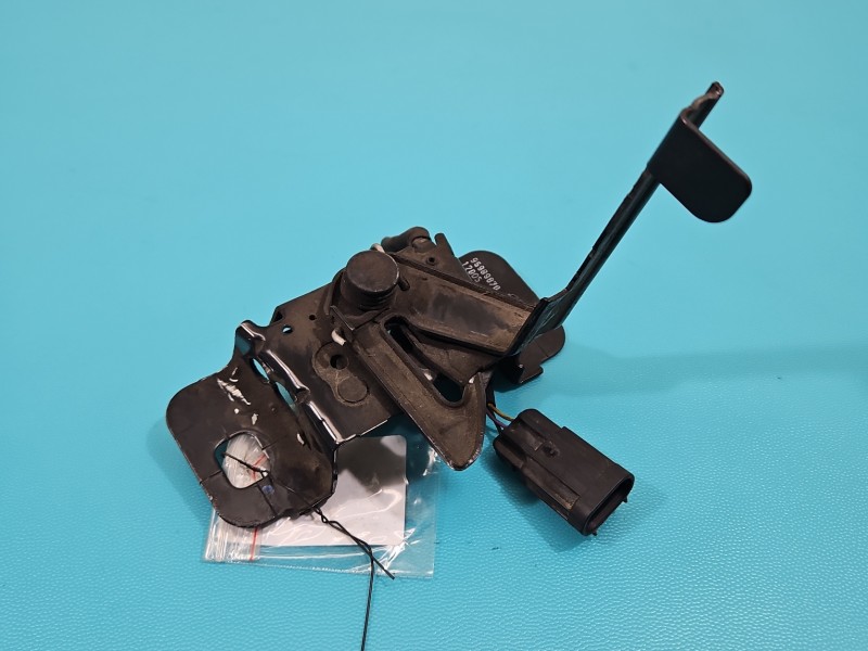 Zamek maski 95989870 Chevrolet Cruze