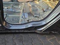 Próg lewy SŁUPEK ŚRODKOWY