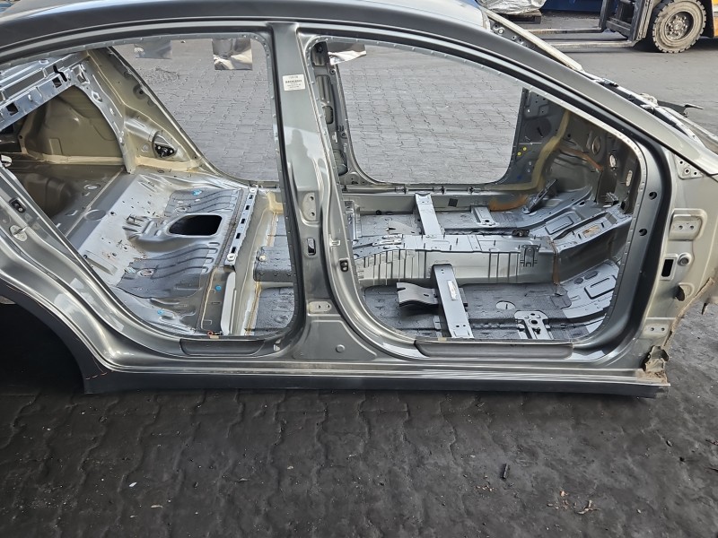 Próg prawy SŁUPEK ŚRODKOWY B Hyundai Elantra VI 15-20 sedan 4d UYS