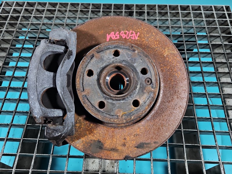 Zwrotnica lewa piasta przód 1.75 cdi Mercedes Vito W447 14-