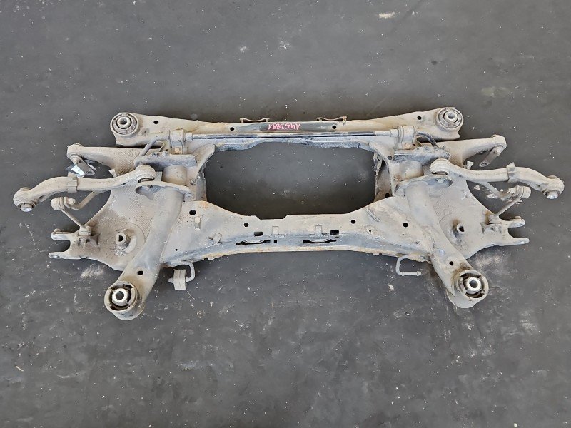 Tylna belka oś tył Jaguar XE X760 2.0d (204DTD) Tylna belka oś tył Jaguar XE X760 2.0d (204DTD)