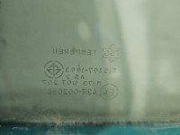 Szyba drzwi przód prawa Mitsubishi L200 HB