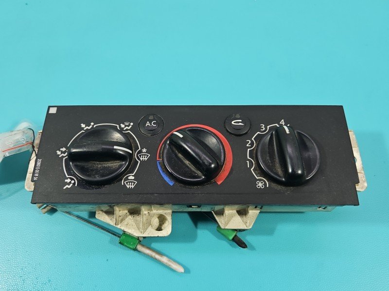 Konsola panel nawiewu Renault Master II F4230879
