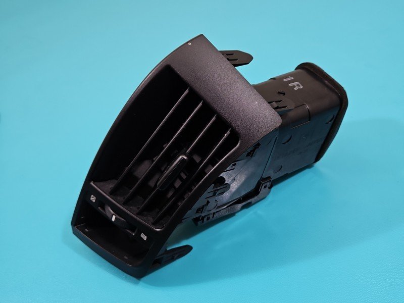 Kratka nawiewu środkowa Toyota Land Cruiser J200 07- 5568760100 EUROPA