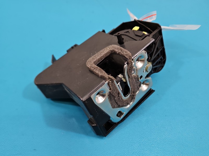 Zamek tył lewy Dacia Duster III 24- 2pin 825031922R