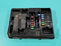 Skrzynka bezpieczników Renault Trafic III 284B79704R, R64600R8DB