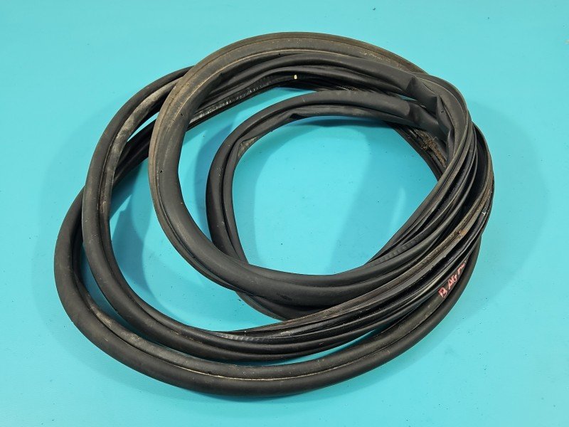 Uszczelka klapy Toyota Land Cruiser J200 07- Uszczelka klapy Toyota Land Cruiser J200 07-