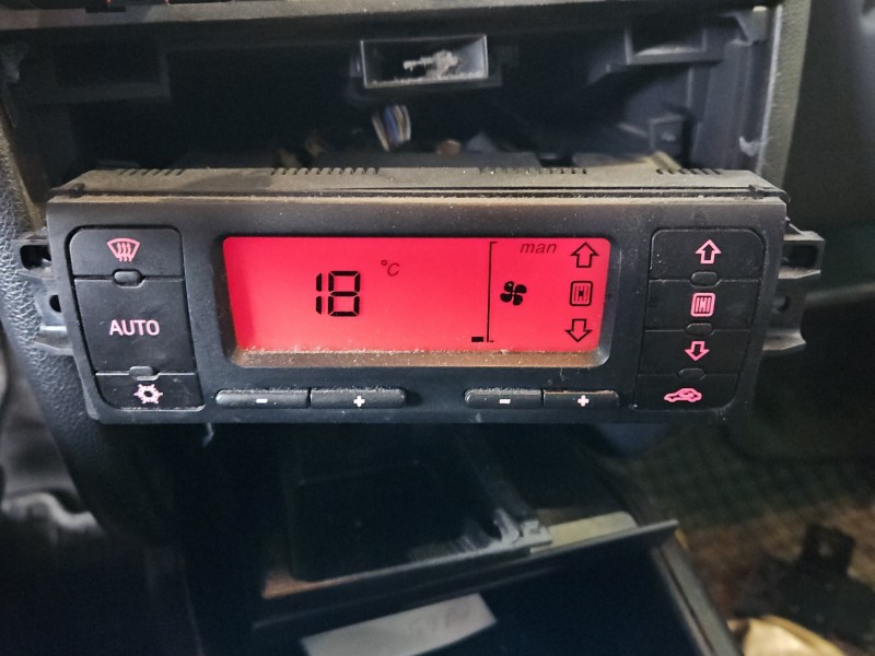 Konsola panel nawiewu Seat Toledo II Leon I 1M0820043D