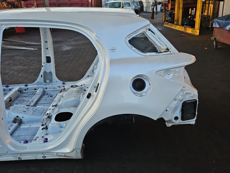 Błotnik tył lewy LEXUS CT 10-22 ćwiartka 085