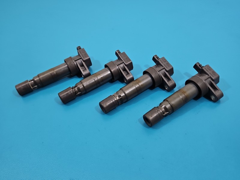 Cewka zapłonowa Kia Carens III 06-13 27301-3C000 2.0 16V Producent części: KIA, 4 sztuki, komplet / DENSO