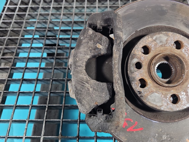 Zacisk przód lewy Citroen C8 2.0 hdi