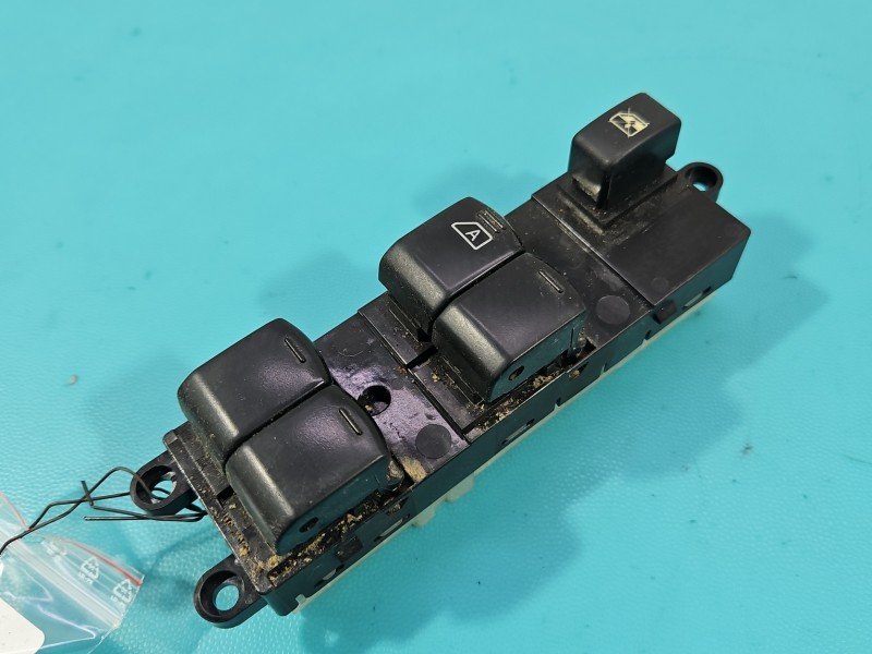 Przełącznik szyb Nissan Qashqai I J10 06-13 25401BB65B EU