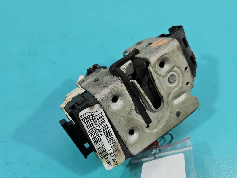 Zamek przód lewy P04589417AE Dodge Caravan V 07-20 EUROPA Producent części: Dodge, 4 PIN