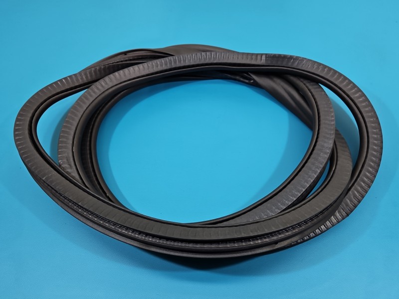 Uszczelka drzwi przód lewa BMW G30 7337000