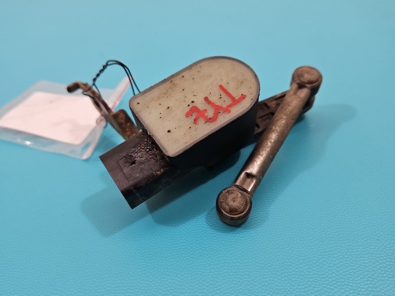 Czujnik poziomowania xenon Nissan Qashqai I J10 06-13 53812-89900 Czujnik poziomowania xenon Nissan Qashqai I J10 06-13 53812-89900