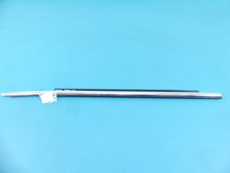 Listwa drzwi przód prawa Audi A5 8T 8T8853284D Listwa drzwi przód prawa Audi A5 8T 8T8853284D
