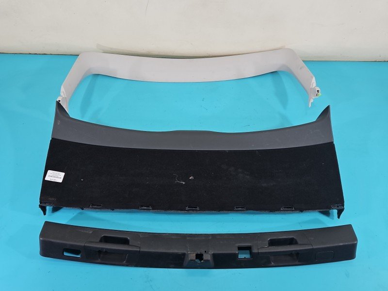 Tapicerka klapy boczek bagażnika Mercedes W213 A2137400400