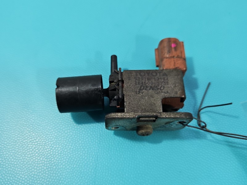 Zawór podciśnienia 90910-12184 Toyota Land Cruiser 120 J120 3.0 D4D (1KD)