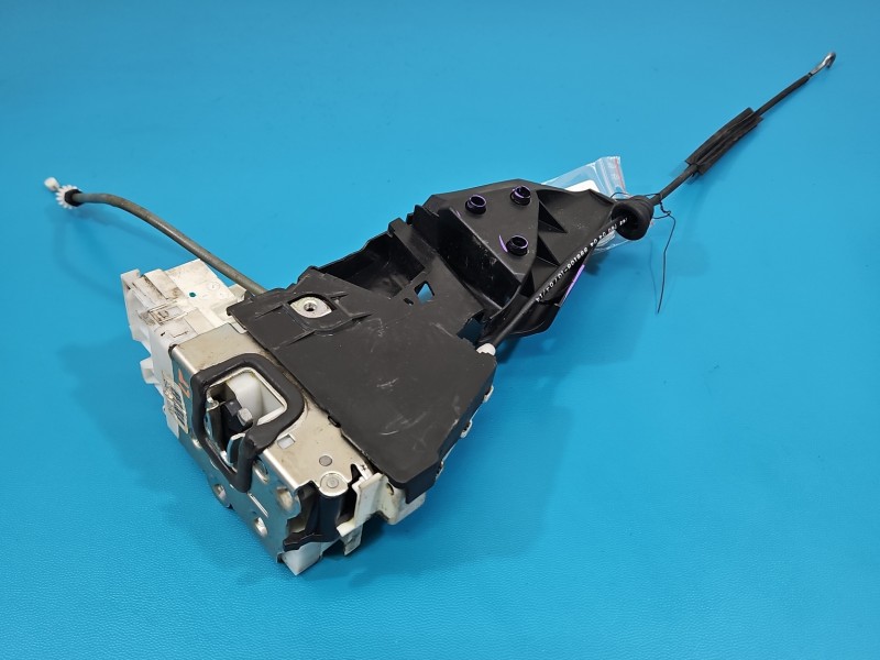 Zamek tył lewy 1697302135 Mercedes W245 Mercedes, 4pin .brak osłony plastikowej od liniki