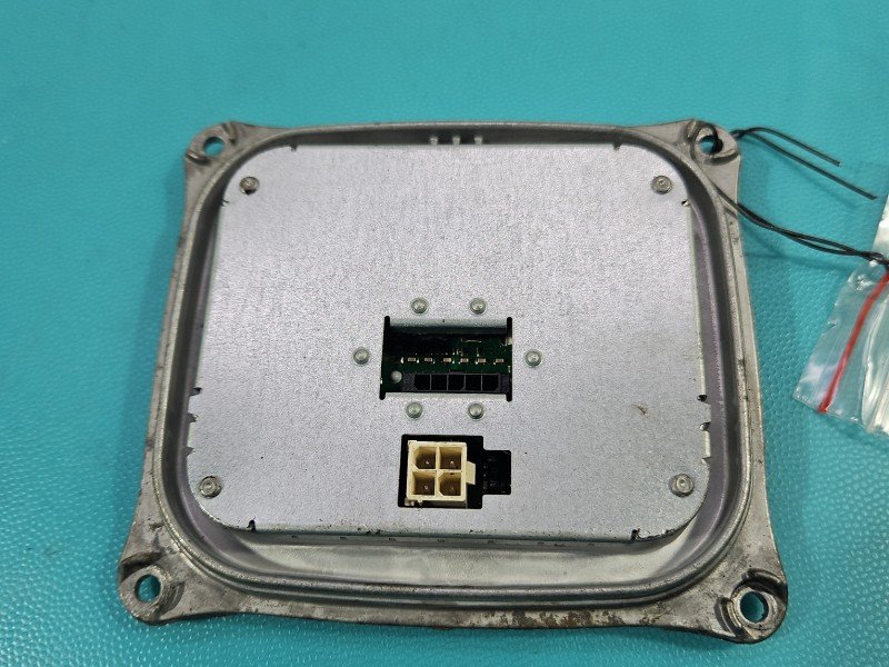 Przetwornica xenon AUDI A4 B8 1307329218 Przetwornica xenon AUDI A4 B8 1307329218