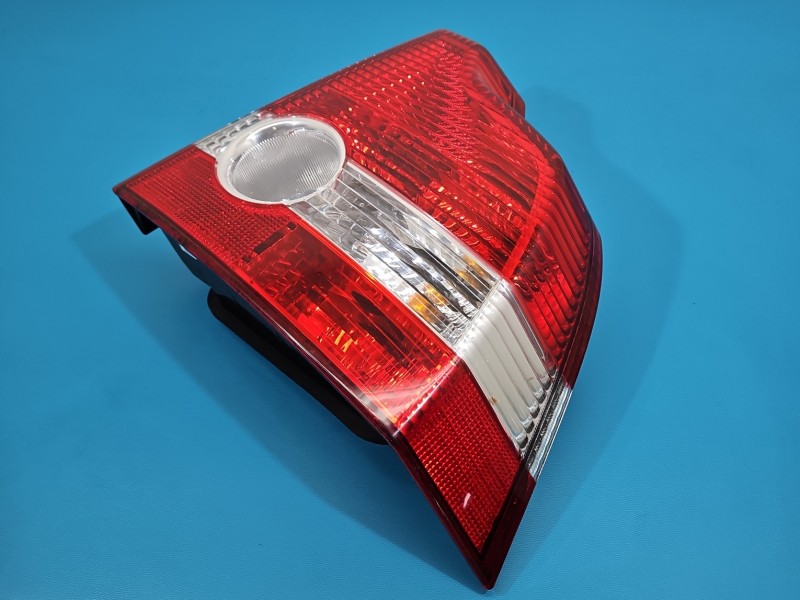 Lampa tył prawa Volvo S40 II V50 sedan EUROPA