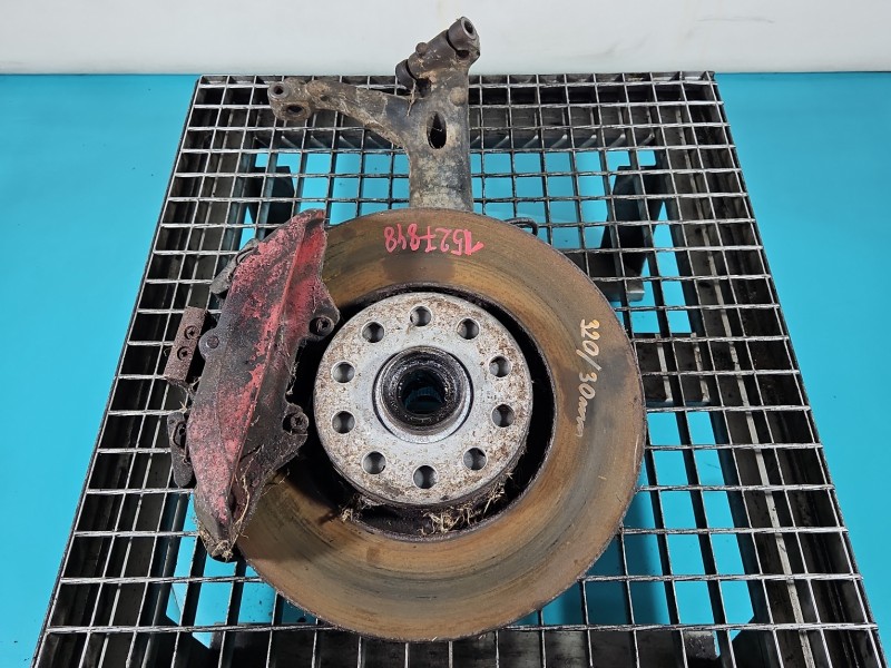 Zwrotnica prawa piasta przód 4.2 V8 Audi A8 D2