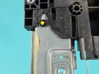 Podnośnik przód prawy SZYBY WINDA Suzuki Vitara II 2015- Suzuki, pęknięty plastik 2 PIN 83530-64P00 5d HB