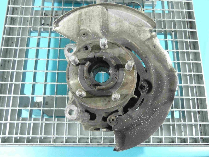 Zwrotnica lewa piasta przód 2.0 td Land rover Discovery Sport 14- L550